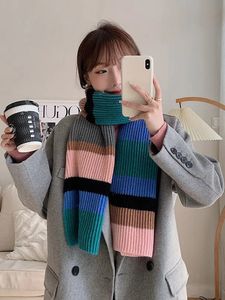 Sciarpe Inverno Colore a contrasto Sciarpa a righe lavorata a maglia arcobaleno Coreano Esterno a prova di freddo Uomini e donne Coppia Designer di lusso Hijab 231007