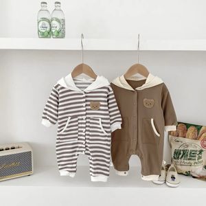 Pagliaccetti 2023 Autunno nato vestiti del bambino della ragazza del ragazzo cotone simpatico cartone animato orso bambini manica lunga con cappuccio tuta abbigliamento per bambini 231007