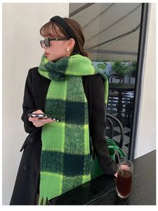 Scarves Green Cashmere Plaid Fringed Scarf Womens Winter Allmatch Cold Protection Warm Shawl Women Luxury 231007