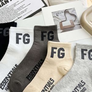 EssentialSocks Hosiery Dubbeltrådar Rika och ädla brev Kort för män och kvinnor vår och sommarhöggata trendig låg toppsport bomull