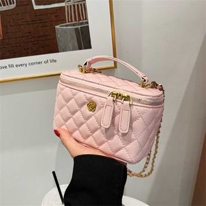 fashion portable for women 2023 new texture grid chain single number 764