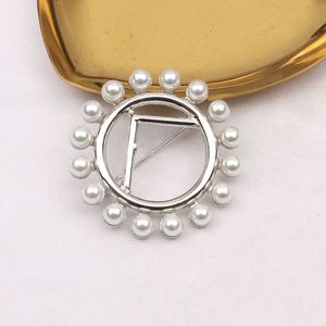 Lüks Broşlar Desinger Marka Broş Kadınlar İnci Mektup Broşlar Moda Mücevher Giyim Dekoru Ation Accessoriesy Hediyeler 20 Stil