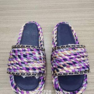 شانيلز عالية الجودة جودة باريس للنساء للنساء شانيلز صندل الفخامة مصممة العلامة التجارية Slippers Metal Channel Hemp Rope Beach Chanelsandals Middle Heel Flat Shoes 693