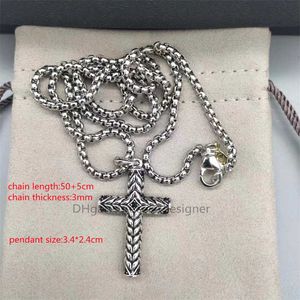 Naszyjnik w wisietowych Jewlerzy Designer Cross for Women Srebrne naszyjniki Sterling Chevron Luksus