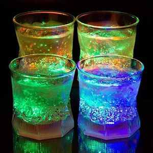 Бокалы для вина Активированные многоцветные светодиодные старомодные стаканы ~ Веселые стаканы для питья с подсветкой - 10 унций - Набор из 4 чашек для эспрессо, стеклянная посуда, кофе 231007