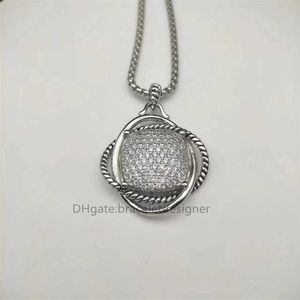 Luxury Pendant Necklace Cubic Pav Out Necklaces Full Jewlery Zirconia Designer Iced for Entwined Women Loops Design Personalized Jewelry Accessories K0ZY