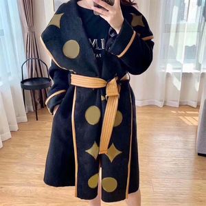 Women's Wool Blends Designer Winter Outwear Coats Trendy Fashion Classic Letter Mönster Kvinnor Rockar Badrob Stil Löst TO3049