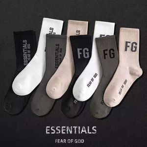 Essentialsocks Hosiery Double Track High Street Mid Tube Basket da uomo e da donna alla moda Hip Hop Skateboard