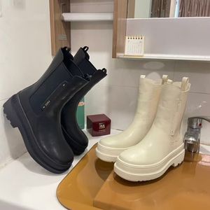 Women Warm Comfort Boots Boots Designer Platform Flat Half Boot Crunky Lightweight Rubber Snow Snow Booties أحذية رياضية غير رسمية 35-41