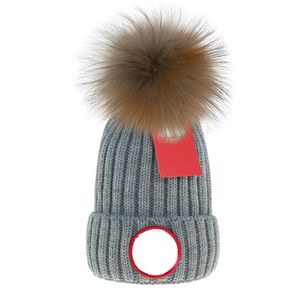 Bonnet Present Hatt Sticked Beanie Beanie Designer Winter Woolen Cap Hatt Män kvinnor Chunky Stick tjock varm faux päls