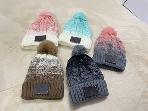 Tasarımcı Örme Şapkalar Lüks Kış Yünlü Sıcak Beanie Kapaklar Erkek ve Kadın Fildüz Kaşmir Gradyan Peluş Peluş Kafatası Kapağı Moda Açık Bonnet Gorros