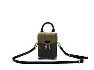 Multi functional bag, camera bag, handbag, crossbody bag, shoulder bag. The same camera case on L's official website is both fashionable and practical