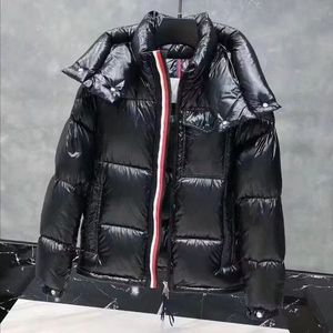 24SS Mens Jacket Down Parkas Puffer Jackets kläder Maya Series Outdoor Keep Warm Black Outerwear Cold Protection Badge Decoration Jackorstop