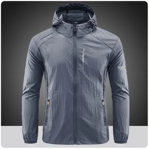 Męskie kurtki Summer na świeżym powietrzu Szybki suchy sucha Sunprotect Cienka kurtka Mężczyźni wędrówki Rybołówstwo z kapturem sportowy sport Ultra Light Coats 231007