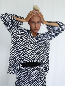 Kadın pijama hiloc zebra çizgili baskı kadın pijama setler için pijamalarda tek göğüslü uzun kollu ev kıyafetleri