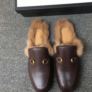 21SS LUXURYS Women Mężczyznki Kapcie Satynowe List Emboss Pluszowy Edge Haft Haftery Wzór Wysokiej jakości Autumnwinter Kaptaki z pudełkiem