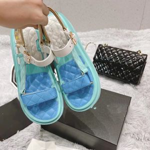 Kolorowe serie gęste sandały sandały damskie buty buty metalowe sztyfty płaskie buty damskie skórzaki