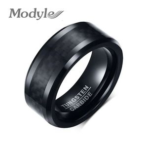 Bröllopsringar Modyle 2023 Fashion Punk Men's Tungsten Carbide 8mm svart kolfiberinlägg och avfasade kanter ring för älskare 231007