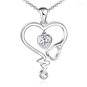 Colares pendentes Huitan Irregular Love Colar para mulheres Cristal Heart Heart Cubic Zirconia Moda de casamento Jóias de pescoço Jóias sofisticadas Presente sofisticado