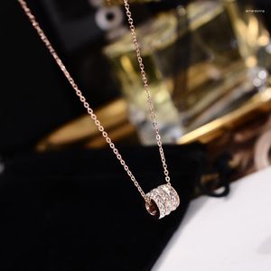 Colares Pingente Yun Ruo 2023 Rose Gold Cor Luxo Qualidades 3 Camada Zircon Cilindro Colar Titanium Steel Jóias Mulher Presente Não Fade