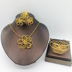 Brincos de colar Set Hollow Out Flower Jewelry Gold Plated for Women Dubai Africano Etiópia Bride Luxury Brithday Party Gift