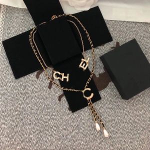 Kvinnors designer halsband choker mässing koppar 18k guld pläterad c-bokstäver halsband hänge dubbel lager mode bröllop smycken tillbehör