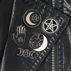 Kolekcja szpilek czarownic Pentagram Triple Moon Constellation Brawars Brooche Witchy Got Biżuteria