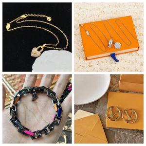 Latest Fashion Look Hot-selling Designers Bracelet Initial Necklaces for Women Girls Plated Dainty Layering Link Chain Necklace Personalized Jewelry Gift