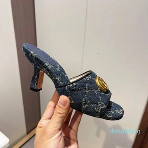 sandali di marca da donna primaverili ed estivi firmati tacchi alti pantofole alla moda con bottoni in metallo color gelatina personalizzate