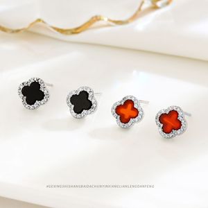 S925 Sterling Silver Hollow Trifoglio Designer Orecchino Orecchini a bottone Anelli Brillante Zircone Cristallo Nero Rosso Orecchini fortunati Orecchini per le donne Ragazza Gioielli Regalo