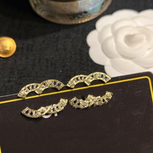 18k Gold Plated Stud aldrig bleknar lyxiga bokstäver Rostfritt stål örhänge Kvinnor Crystal Rhinestone Pearl Designers Earring Wedding Party Jewerlry