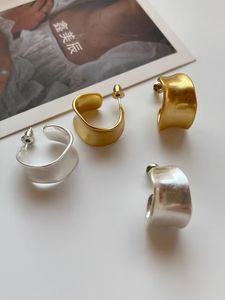 Nieregularne kolczyki 925 Srebrne złoto plisowane vintage Earing Klasyczny niszowy projektant biżuterii Women Stud For Men Girl Party Wedding Difts 2x1,2 cm