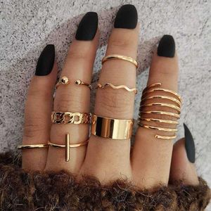 Küme Yüzükler 8 PCS/Set Punk Set Kadınlar Basit Altın Renk Çok Katlı Parlak Çapraz Parmak Yüzük Lady Beach Charm Takı