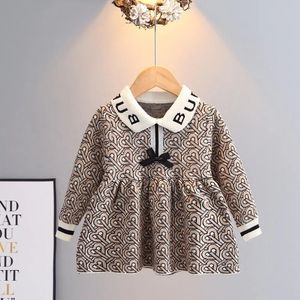 Designer Baby Girls Sticked Plaid Sweaters Dresses Spring Autumn Girl Long Sleeve Princess Dress Kids College Style Knitting Dress 2-7 år bra kvalitet A04