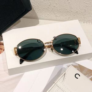 2023 New Womens Triomphe Oval Frame Sunglasses Mulheres Metal Espelho Pernas Lente Verde Óculos De Sol Retro Pequeno Quadro Redondo Sexy Little Women Com Caixa Original