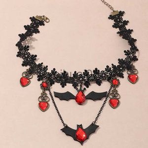 Naszyjniki wiszące mody czerwony nietoperz czarny naszyjnik kwiatowy dla kobiet w stylu vintage koronkowy choker łańcuch łańcucha gotycka punkowa biżuteria Halloween x1009