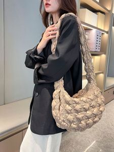 Moln vikar stor väska kvinnors nya lätta kapacitet dumpling pendlare axel handväska axelväska hobos