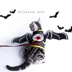 Katthalsar leder Halloween Bat Wing Cat Chest Back Harness Leash Justerbar husdjur Cat Dogs Traction Rope Collar Cat levererar husdjurssele och leder 231009