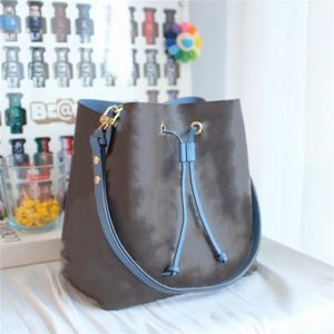 Luxurys Designer çanta kadın kova çantası nefes alabilir büyük kapasiteli çantalar moda cüzdan klasik crossbody metalik