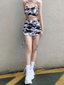 Arbetsklänningar Två stycken Set Tie Dye Streetwear Sexig Halter Backless Tank Tops Women Y2K Eesthetic Bandage Kort kjolar Fashion Harajuku kostym