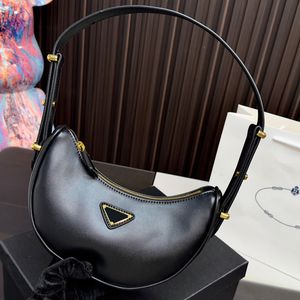 Luksusowe designerskie klasyczne torby arque crossbody torebki Włochy marka Wysokiej jakości oryginalna skórzana torba na półksiężyc moda moda trójkąt log w torbie komunikatorze