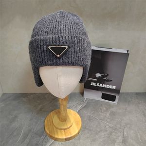 Beanie hattar och kvinnors höst/vinter stickade modedesigner termisk hatt skidmärke motorhuven högkvalitativ öronskydd wa