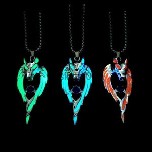 Pendant Necklaces Vintage Rock Hip Hop Heart Wolf Totem Glowing Luminous Glow In The Dark Necklace for Halloween Club with Stainless Steel Chain x1009