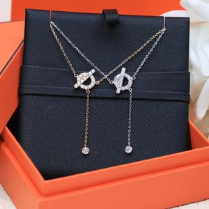 Mode Luxus Damen Schmuck Silber Halskette Einfaches vielseitiges Set mit Volldiamant OT Schnalle Design Edler Charme Designer Wunderschöner und eleganter Lady Gold Anhänger