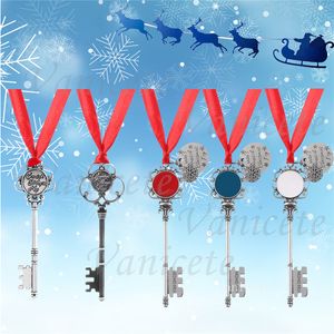 Santas Magic Key Claus Anahtarlık şekilli Noel Süsleri Dekorasyonlar Cadılar Bayramı Snoweflake Şerit Hediyeler Noel Kolye Alaşımlı Kolye Kırmızı Halat LT561