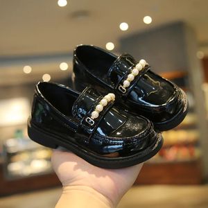 Sneakers Girls Leather Shoes for School Party Wedding Kids Black Loafers Slip-on Children Flats Fashion British Style Pearls Beading 231009