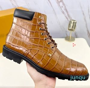 Mann Martin kurze Stiefel Rindsleder Gürtelschnalle Biene Dicke Absätze Leder Designer Hochhackiger Mode Diamantstiefel Große Größe