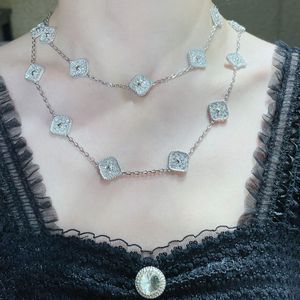 Ny trendig van Clover Necklace Long Chains Designer smycken för kvinnor flickor cleef halsband rostfritt stål guldplätering guld silver multipla slitage metoder