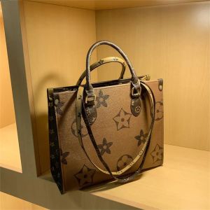 2022 Axelväskor Onthego Shopping Bag Tote Luxurys Designer Handväska Kvinnlig modemessenger handväska