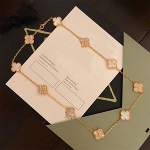 2024 NY 10 DIAMOND CLOVER Märke Fashion Cleef Högkvalitativ gulddesignerhalsband med låda för kvinnors smycken